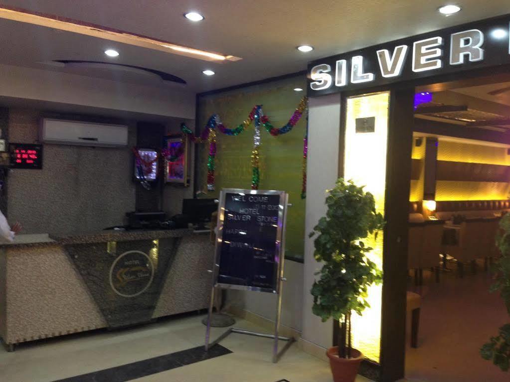 Hotel Silver Stone ลูดิฮานา ภายนอก รูปภาพ